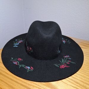 Lucky Brand Bohemian western black felt embroidered flowers wide brim
